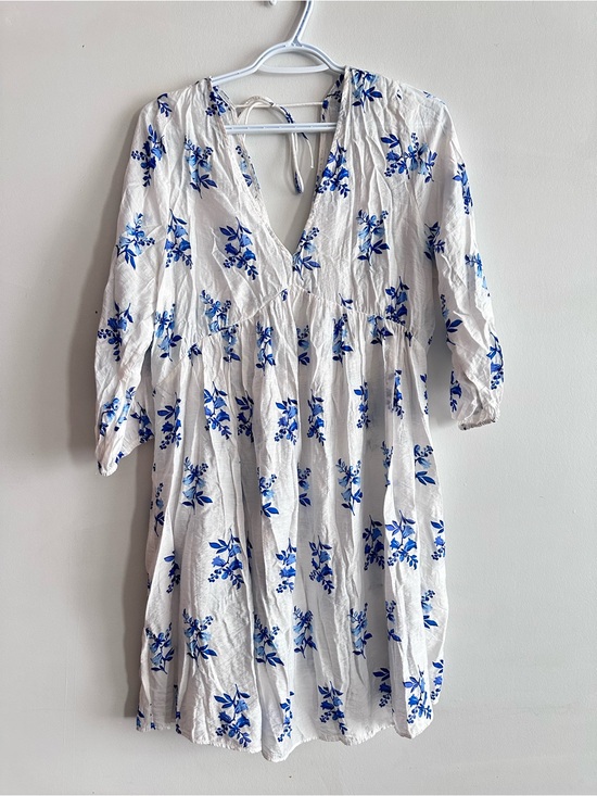 H&M Dresses & Skirts - H&M White Dress with Blue Floral Print